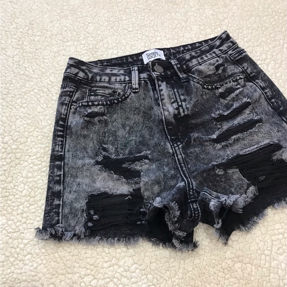 Simple Society Stretch Distressed Denim Black Jean Shorts
0 / 2 XS Extra Small - Picture 7 of 16